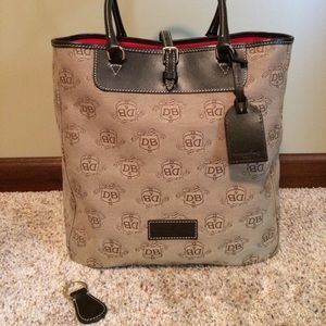 LIKE NEW Dooney & Bourke DB Handbag